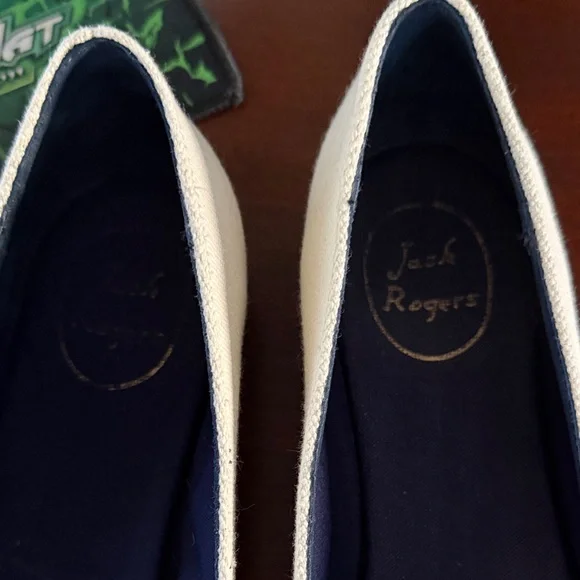 Jack Rogers White Slip-On Flats with Gold Embroidered Tassel Motif Size 10 - Picture 3 of 5